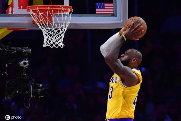 Lakers trì hoãn thông báo về